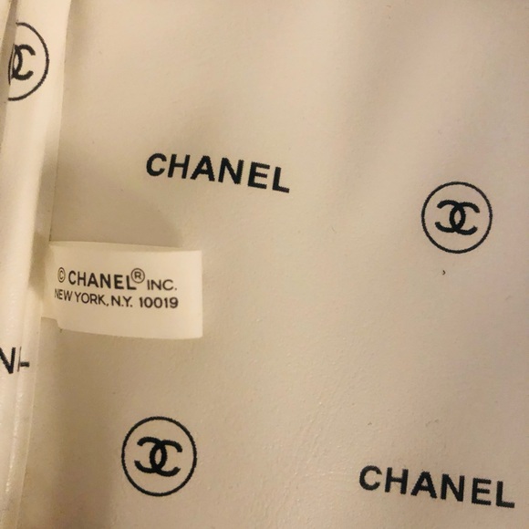 Auth. CHANEL Restyled Square White & Black Crossbody/Handbag from Cosmetic Case - Picture 12 of 16